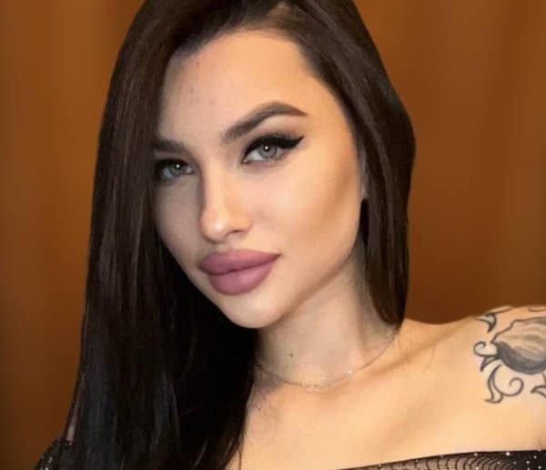 elizabeth_barely_legal
