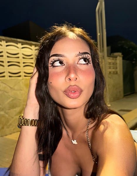 chloewarmtv