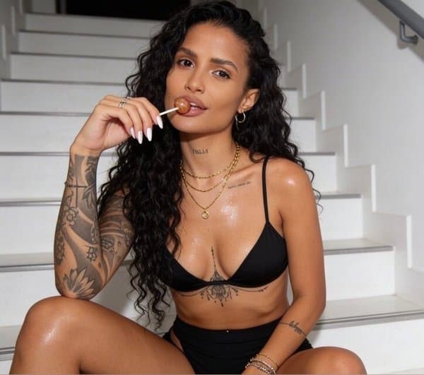 tinybraziliangirl