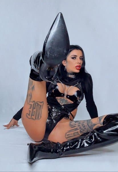 mistress-kyla-gold