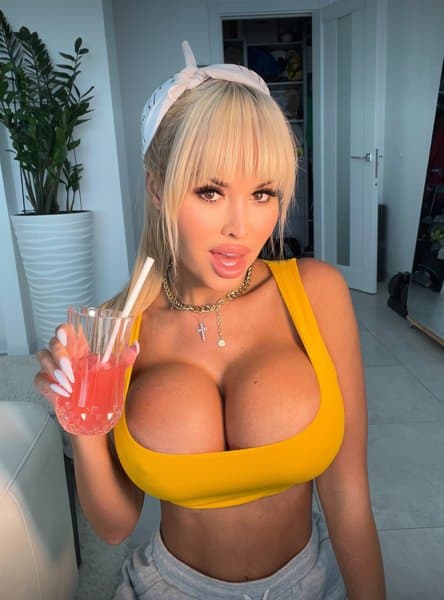 busty_barbie