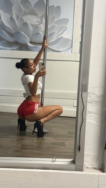 howhelikehisbitchh